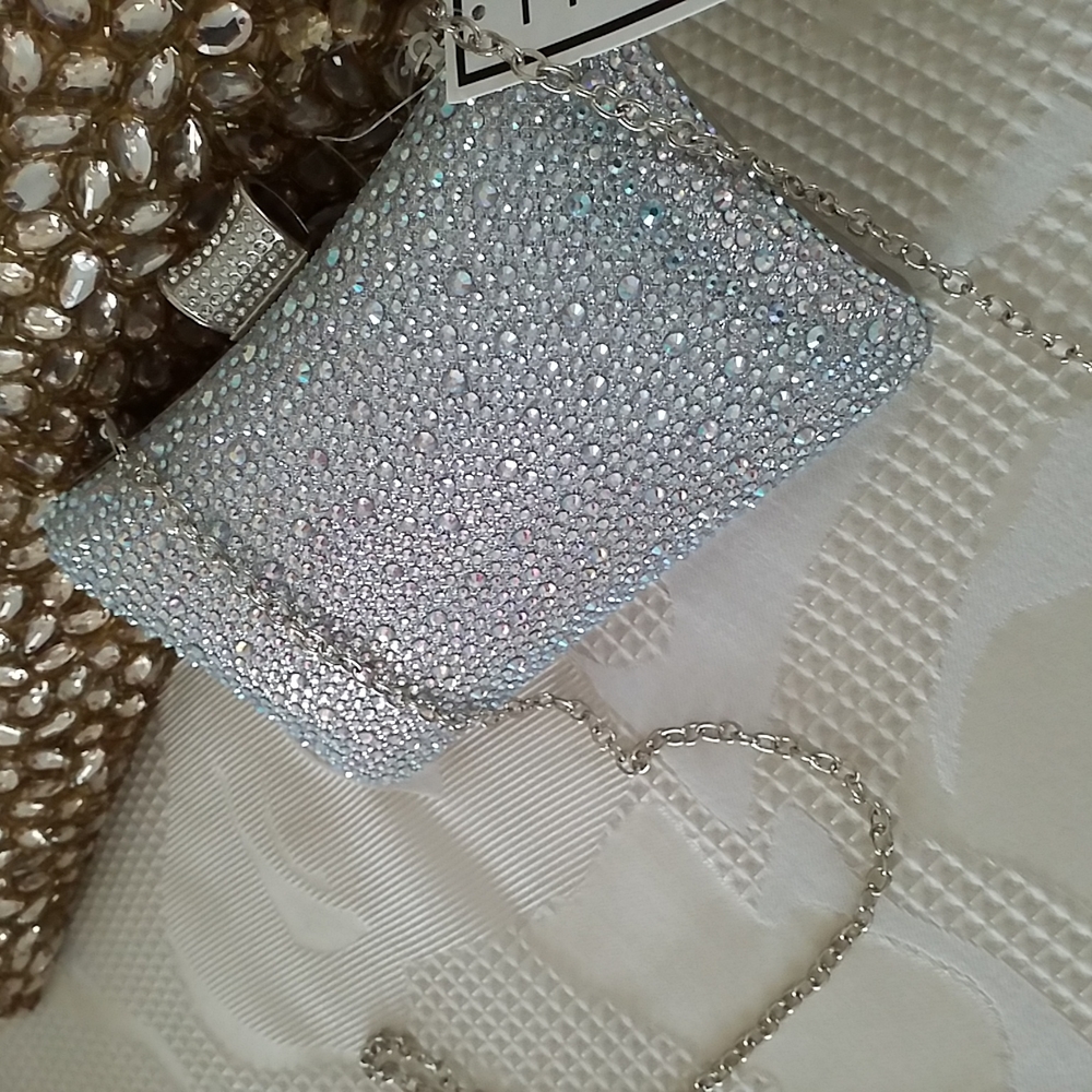 Silver Rhinestone Metallic Crystal Ecncrusted Purse. NEW. Shimmer Shine Bling